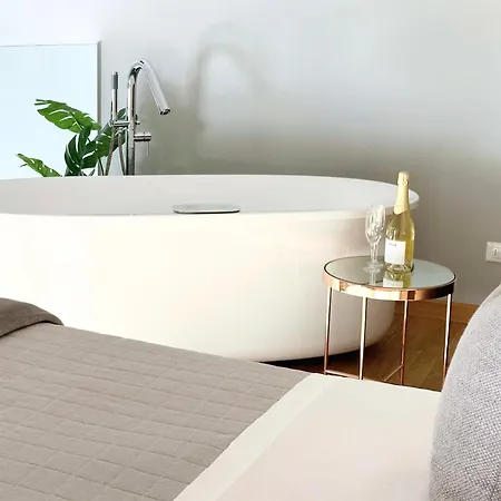 Apartment Jacuzzi Luxury In The Town Centre *